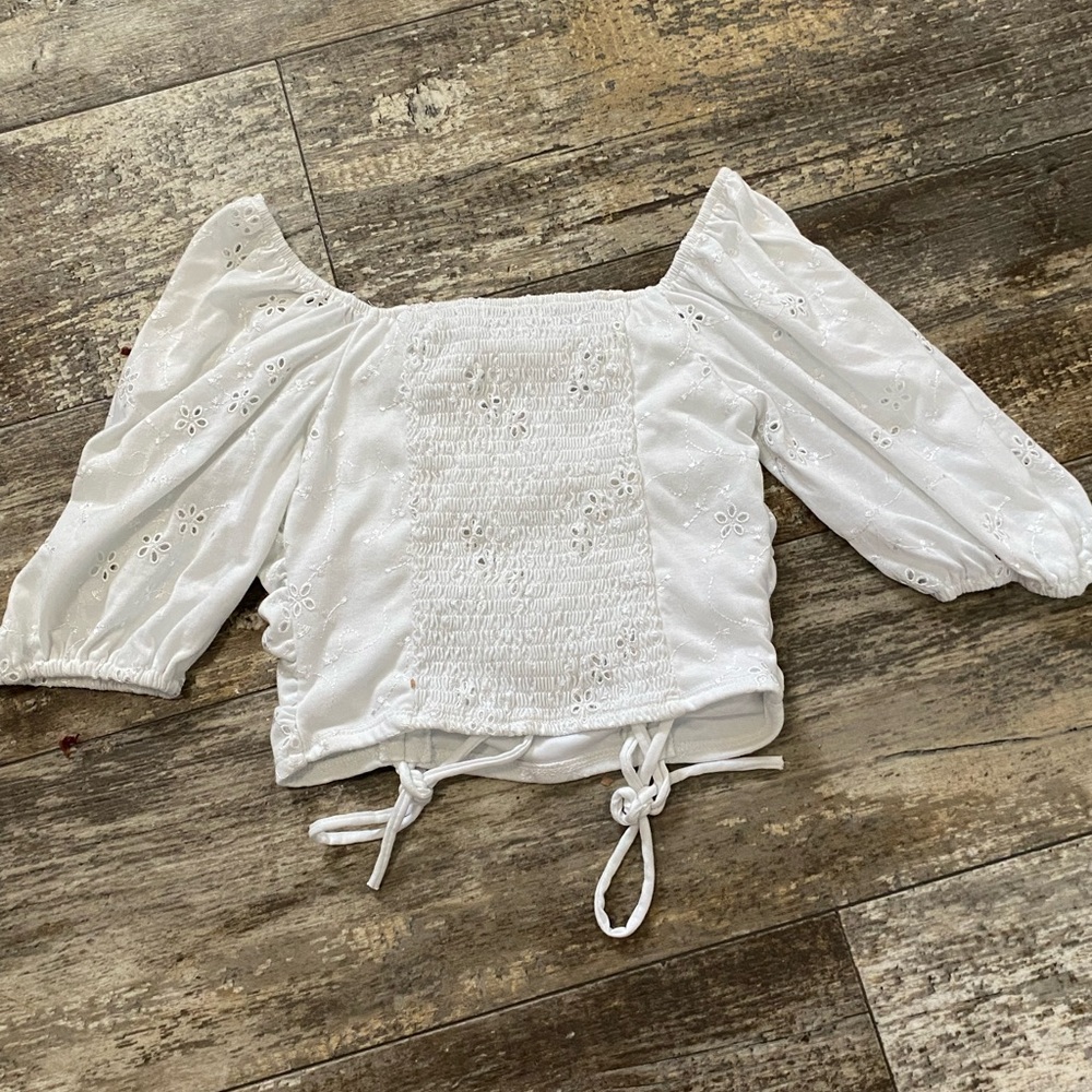 Cute top with cinch string ties on the chest